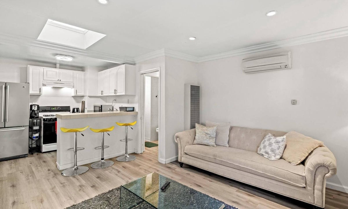 Beverly Hills House | Beverly Hills Home Guest House & Hot Tub