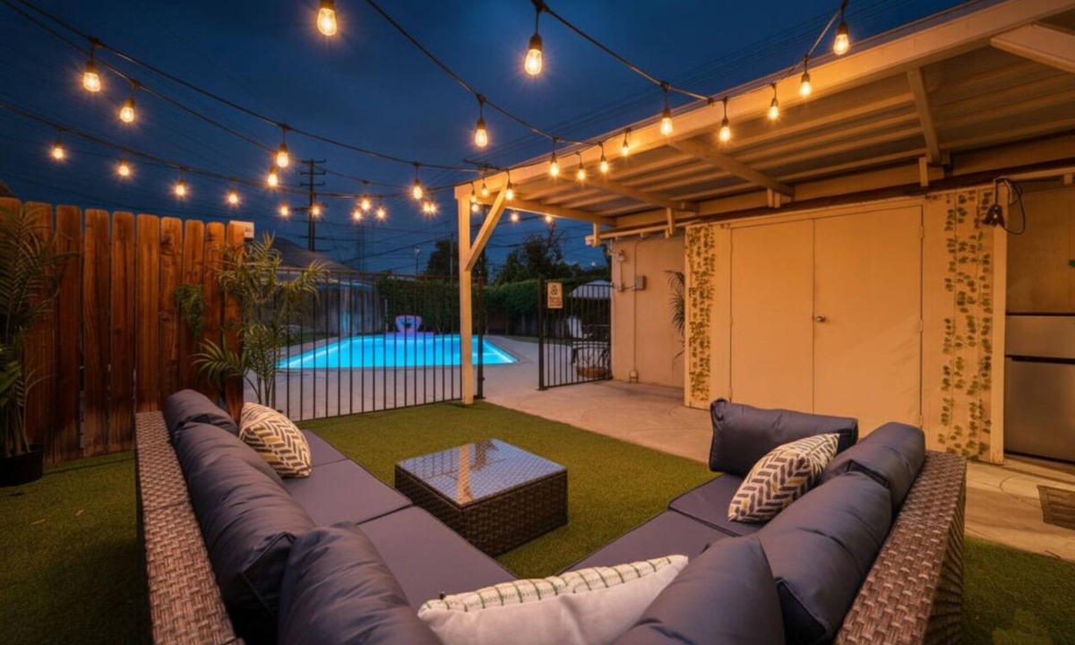 North Hollywood House | Boho Retreat: Pool, Spa, Patio, BBQ, Games & Studio