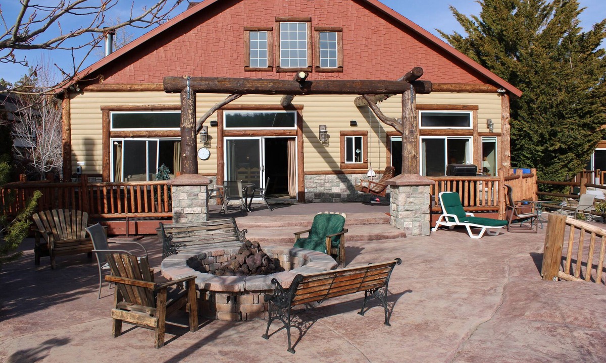 Boulder Bay Cabin | Boulder Bay Lakefront. Dock, hot tub, BBQ, fire pit, pool table. Large backyard.