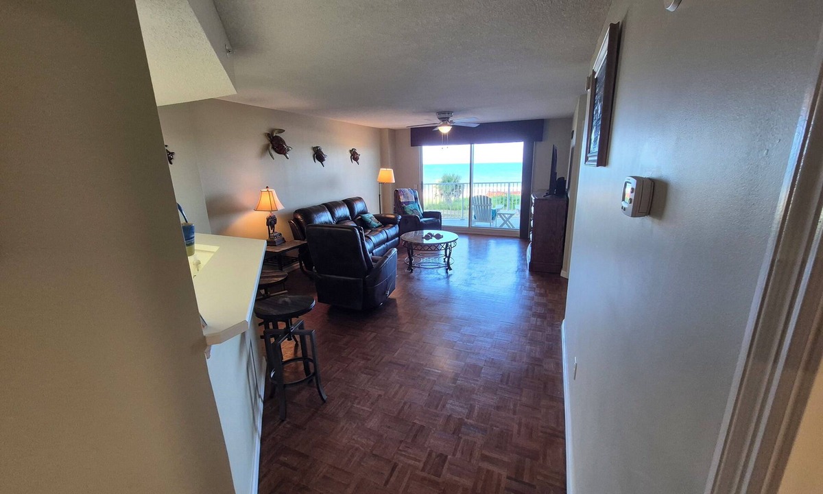 Ormond Beach Manors Condo | Briars Oceanfront Beach Retreat 1st floor condo