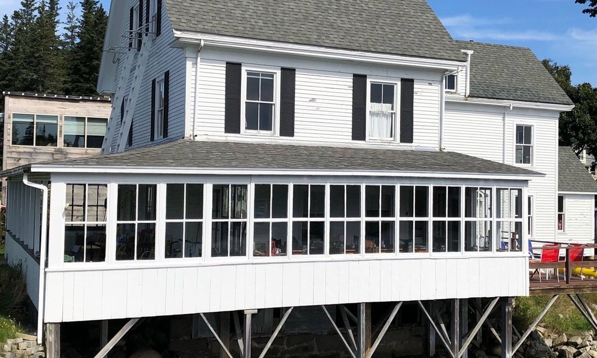 Vinalhaven House | Bridgeside Inn on peaceful Vinalhaven Island, Maine