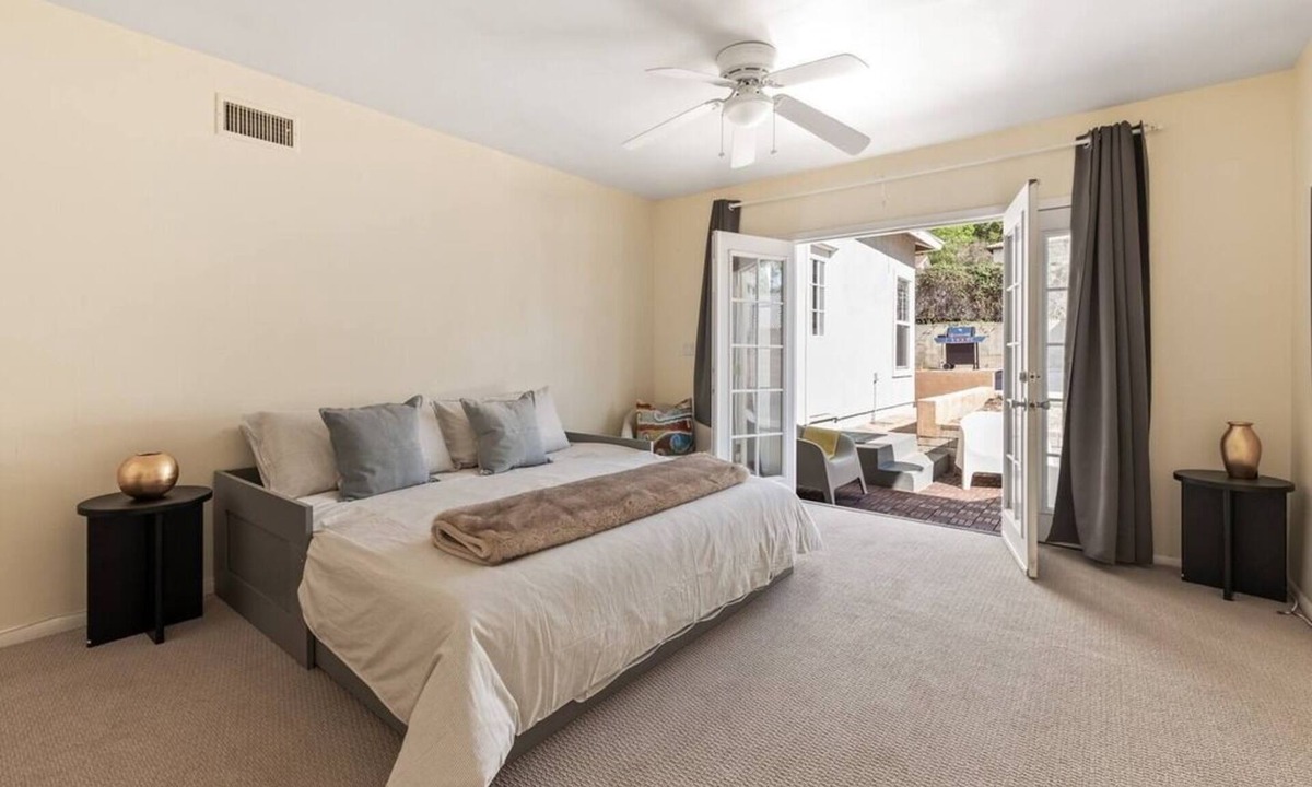 La Crescenta House | Bright & Cozy Home in La Crescenta