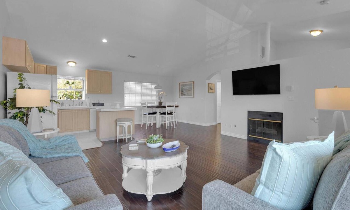 Hillcrest Condo | Bright, Spacious 2BD/2BA in the Heart of Hillcrest
