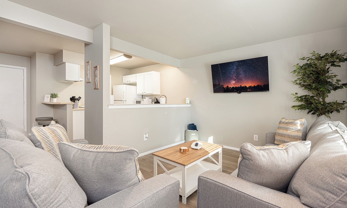 Veterans Park House | Bright & Stylish Floral Getaway Minutes from Downtown!