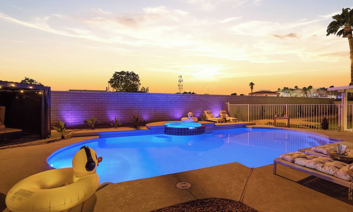 Villa Bonita Estates House | Brilliant 6-bedroom house w Big back yard, gated pool, Jacuzzi and mini golf.