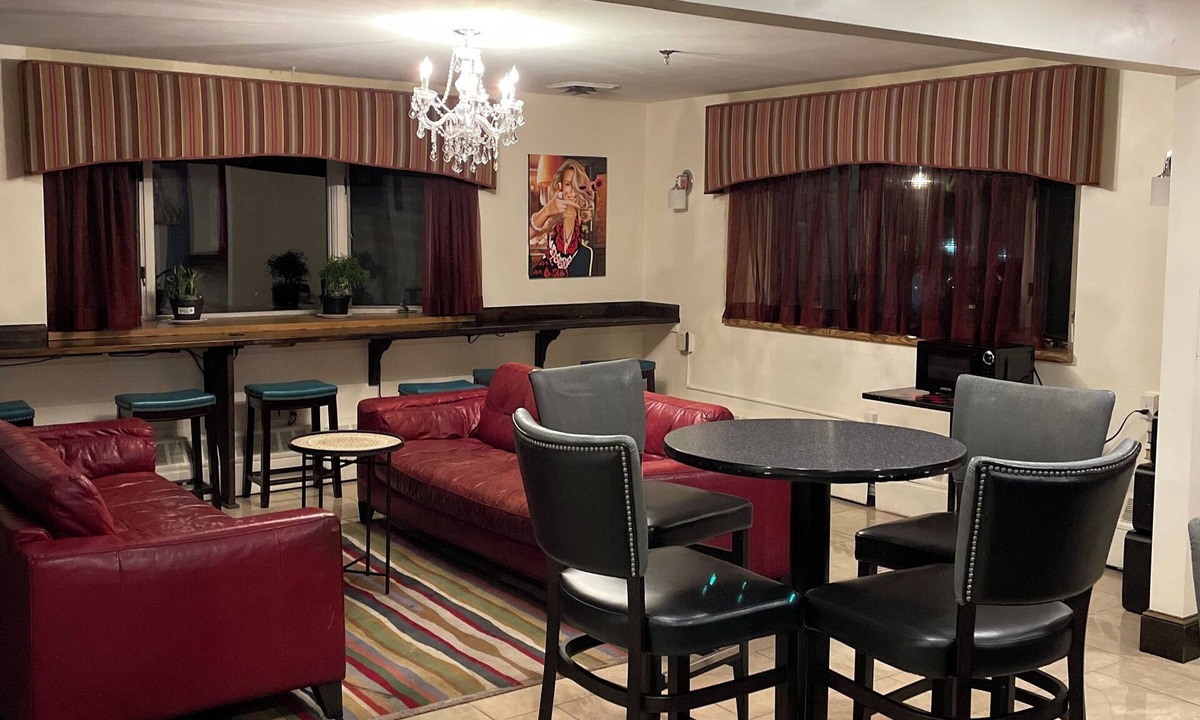 Everett Hotel | Broadway & Main Hotel