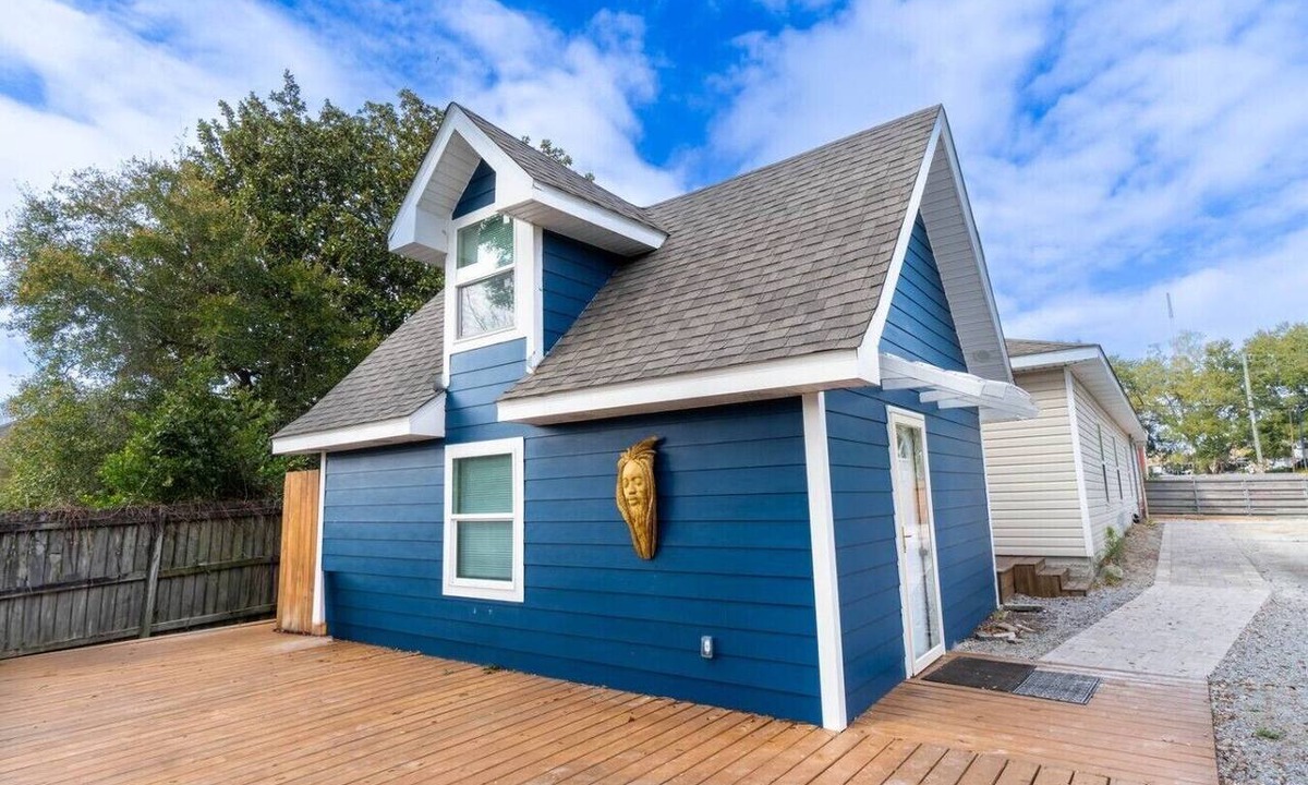 East Pensacola Heights Apartment | By the Bayou, Close to Downtown, Centrally Located