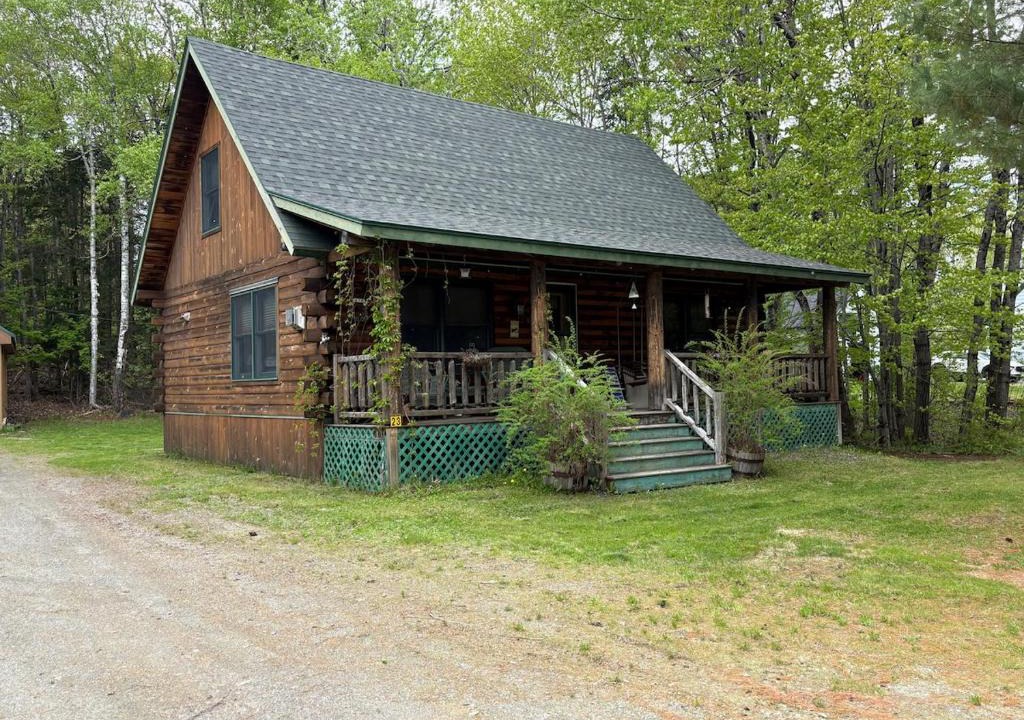 Greenville Junction House | Camp Quityerbellyachin