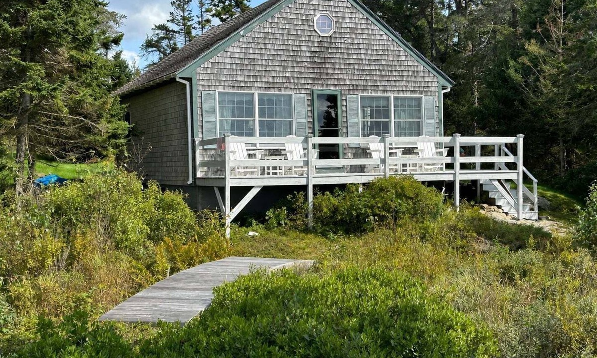 Prospect Harbor Cottage | Capstone Cottage - 2BR beach access near Bar Harbor