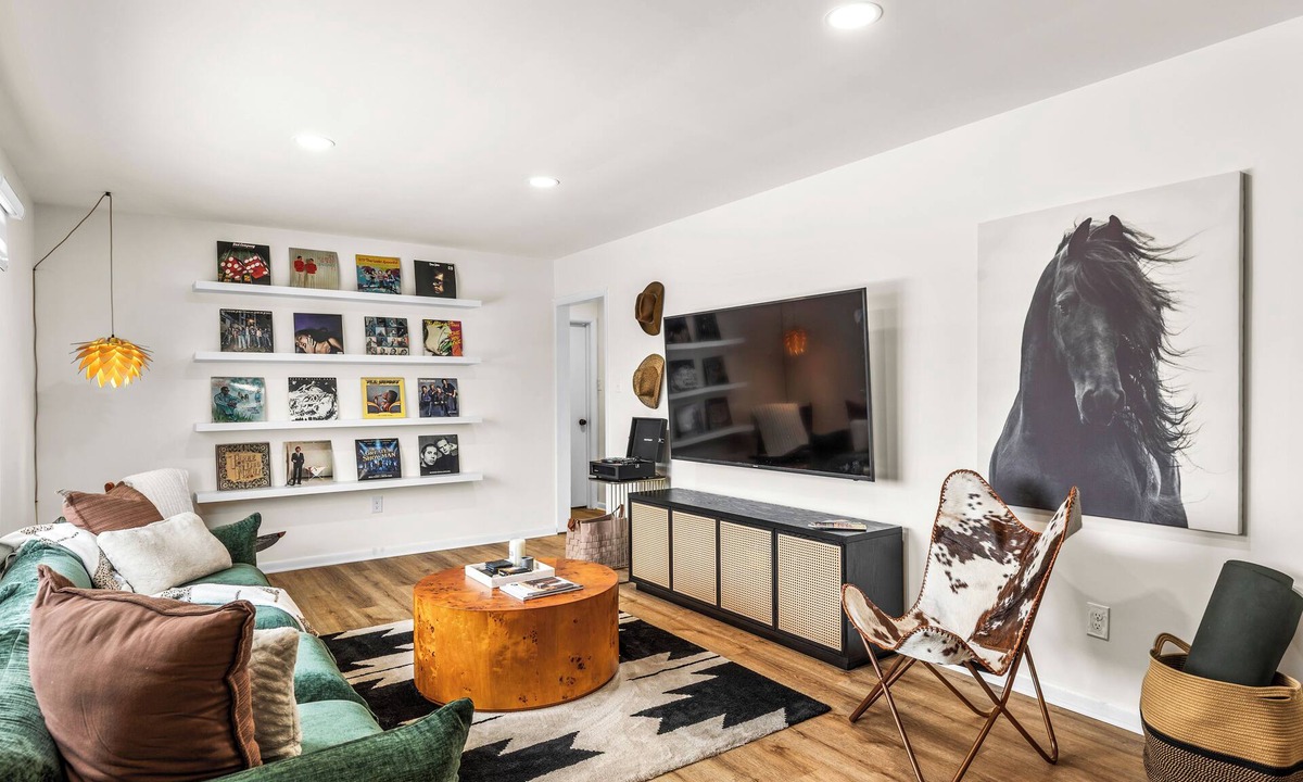 Willow Street House | Casa Chic Lancaster, Farm Views + Game Room