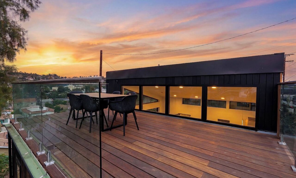 Eagle Rock House | Casetta York: Designer Highland Park Retreat with Rooftop Views