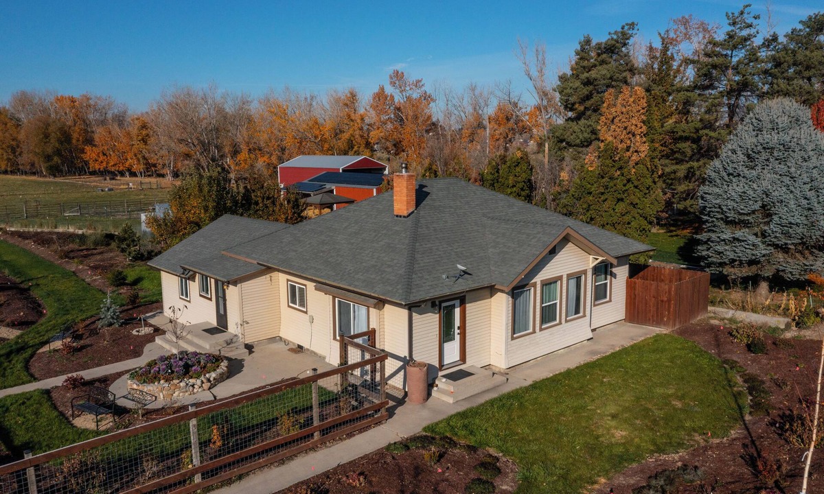 Canyon County Cottage | Charming 1920s Cottage Retreat – Modern Comfort, Vintage Soul