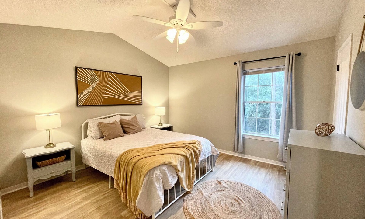 North Northwest Pensacola House | Charming 2-bedroom townhome in delightful Pensacola near golf course