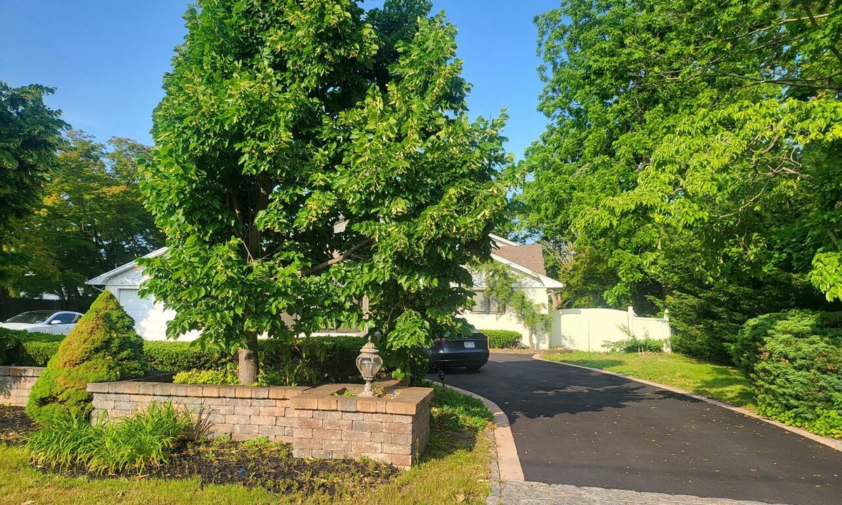 Bay Shore House | Charming 5-bedroom house with WiFi, AC in lovely Bay Shore