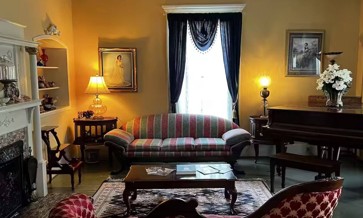 Bainbridge Bed & Breakfast | Charming bed & breakfast with AC in quaint Bainbridge