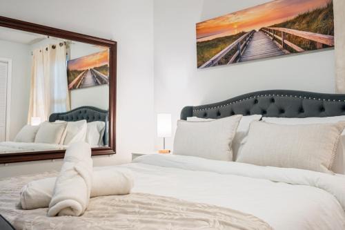 Revere Apartment | Charming Boston Retreat 3BR Parking Perfect for Families & Groups