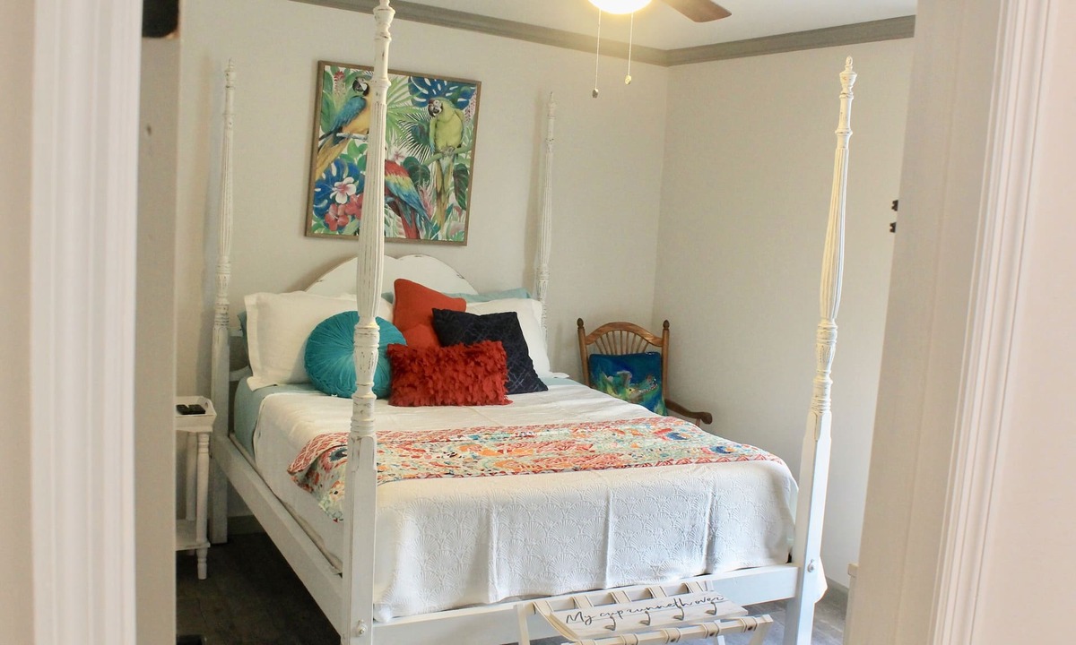 Downtown Cottage | Charming Cottage, downtown to beaches, private
