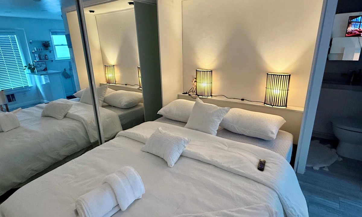 The Strand Apartment | Charming downstairs studio in amazing Manhattan Beach, 2 blocks from the beach