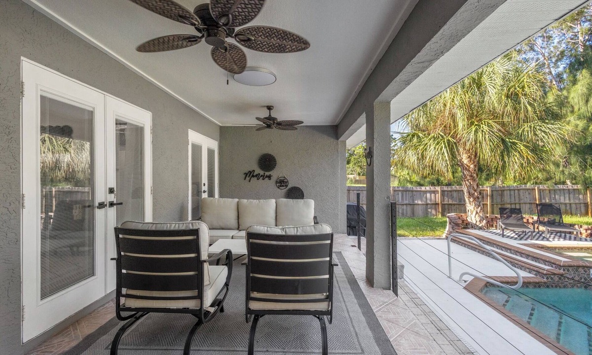 Gulf Gate Estates House | Chic happens 3/2 heated pool 5 min from Siesta