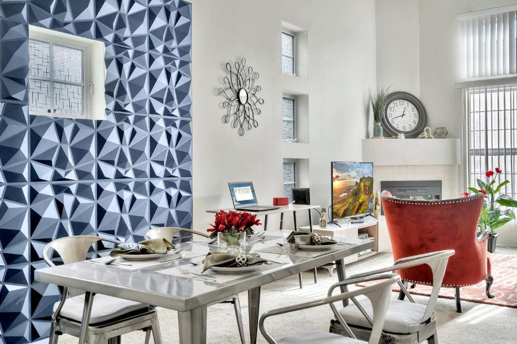 Sherman Oaks Villa | Chic Urban Oasis, Sleek Design, Designer Amenities and Private Patio Retreat