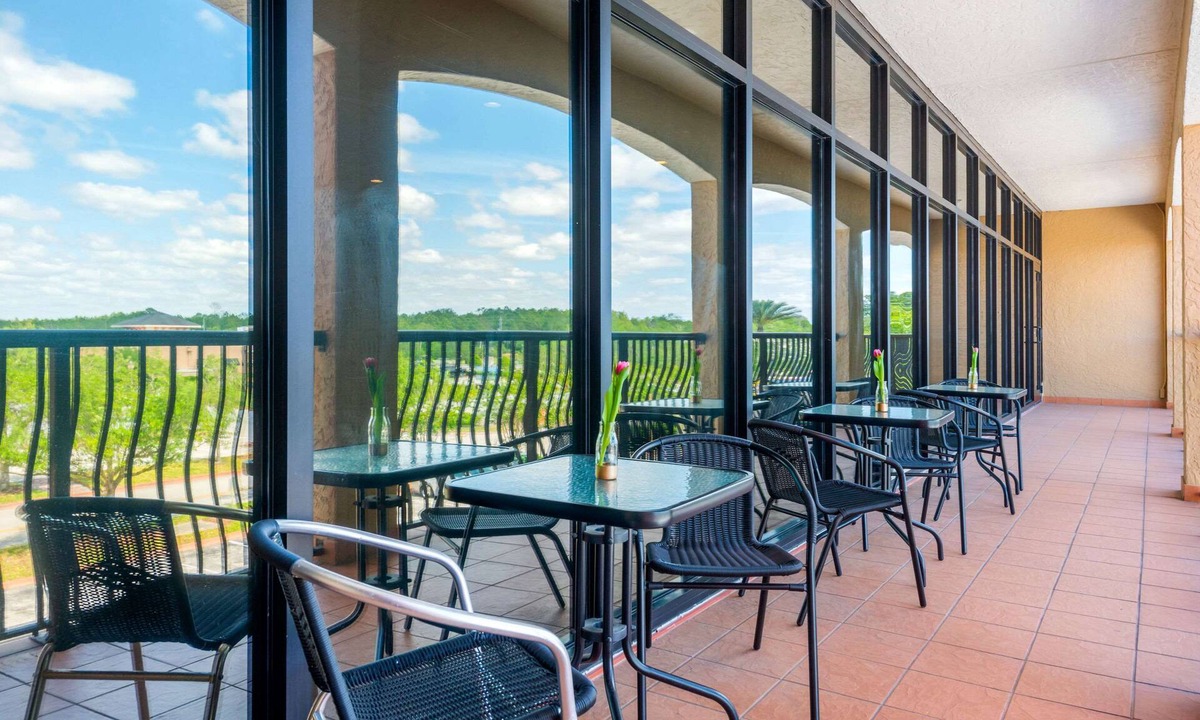 National Gardens Hotel | Clarion Inn Ormond Beach at Destination Daytona