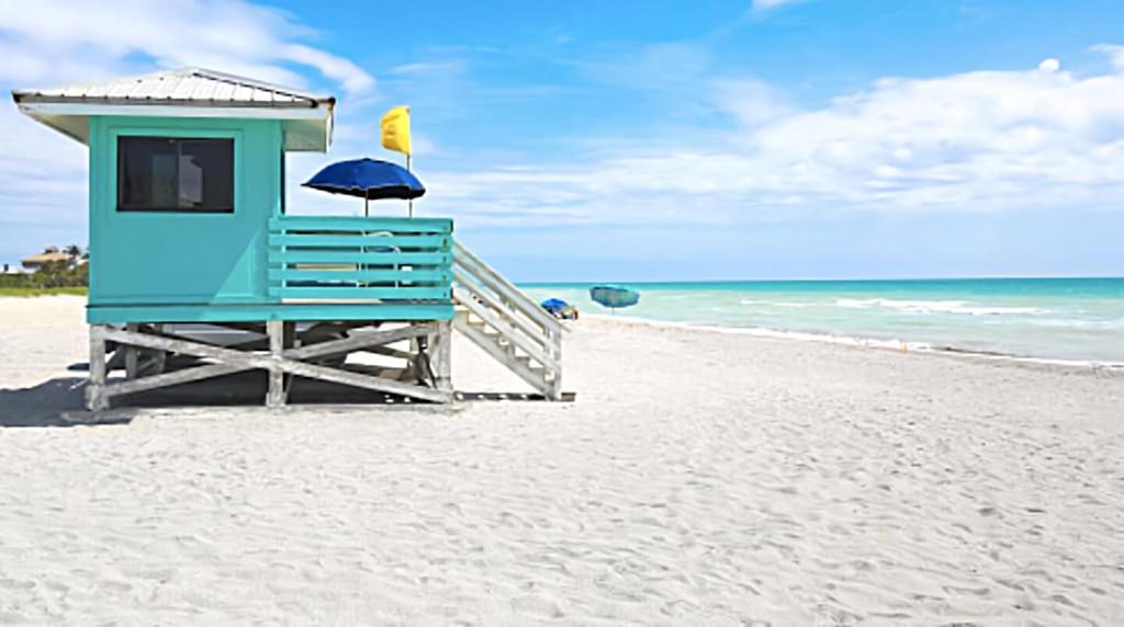 Gulf Gate Estates Apartment | Close to beaches with hot tub and large garden