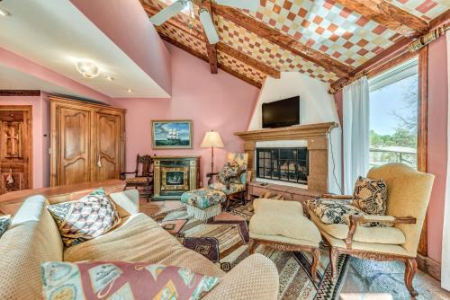 Cloudcroft House | Cloudcroft Home w/Fireplace Near Downtown!