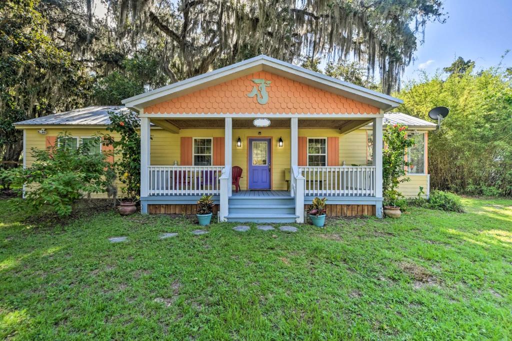 St. Marys House | Colorful St Marys Home Walk to Waterfront!