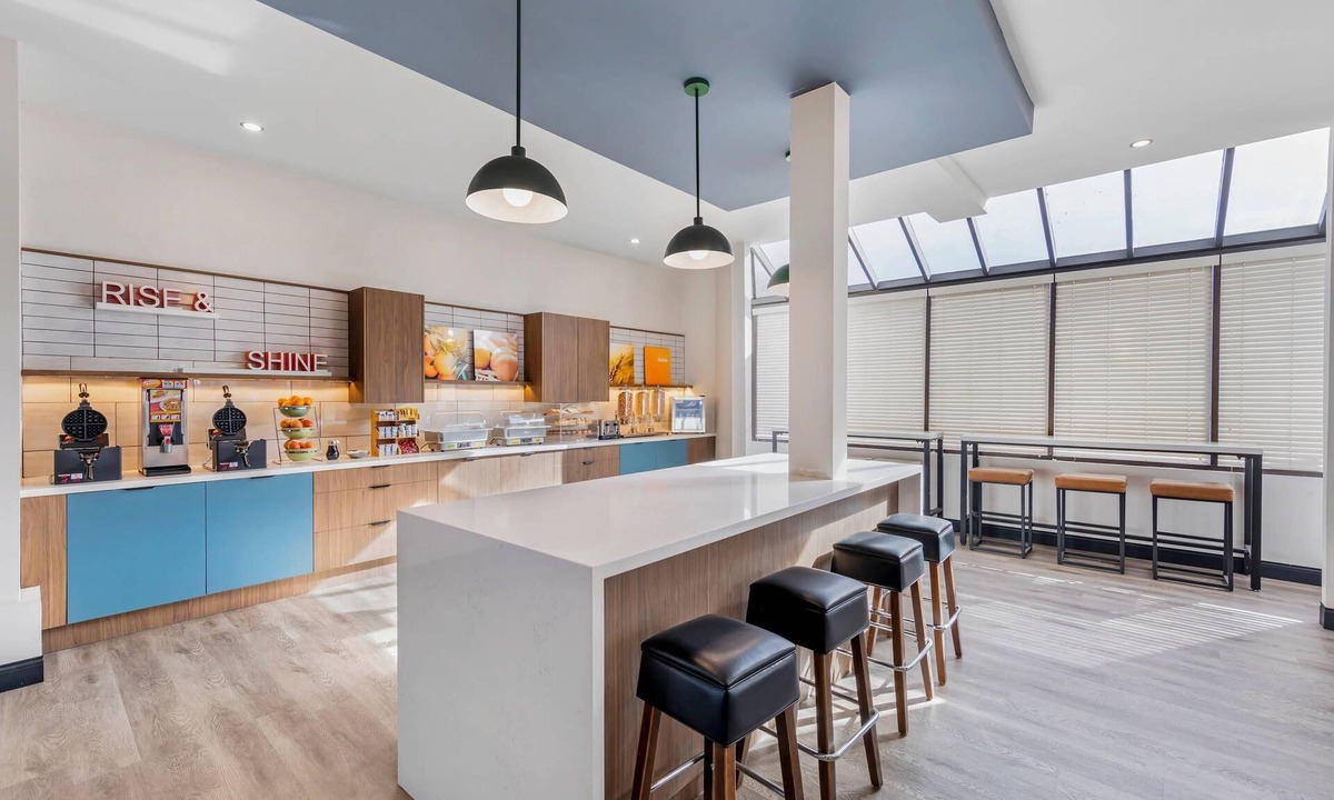 Lake Forest Hotel | Comfort Inn & Suites Irvine Spectrum