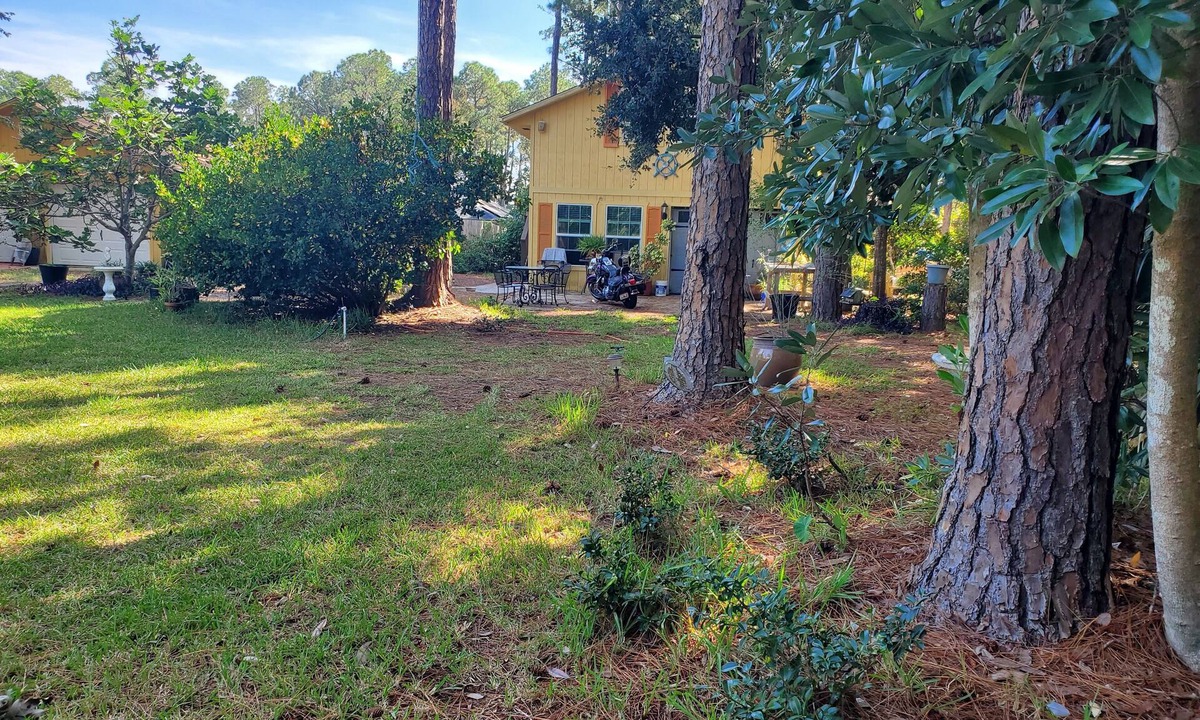 Navarre Apartment | Comfy, cozy, quiet cottage - 5 mins to Navarre beach!