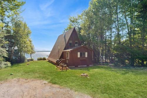 Greenville House | Comfy Lakefront Cabin with Gorgeous Views, Private Dock & Pebble Beach