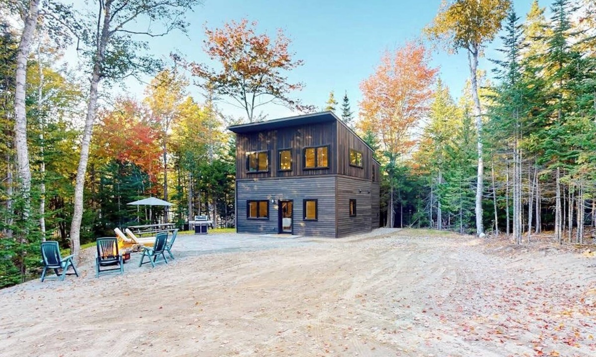 Lamoine Cabin | Contemporary retreat with grill, firepit, & patio - walk to beach