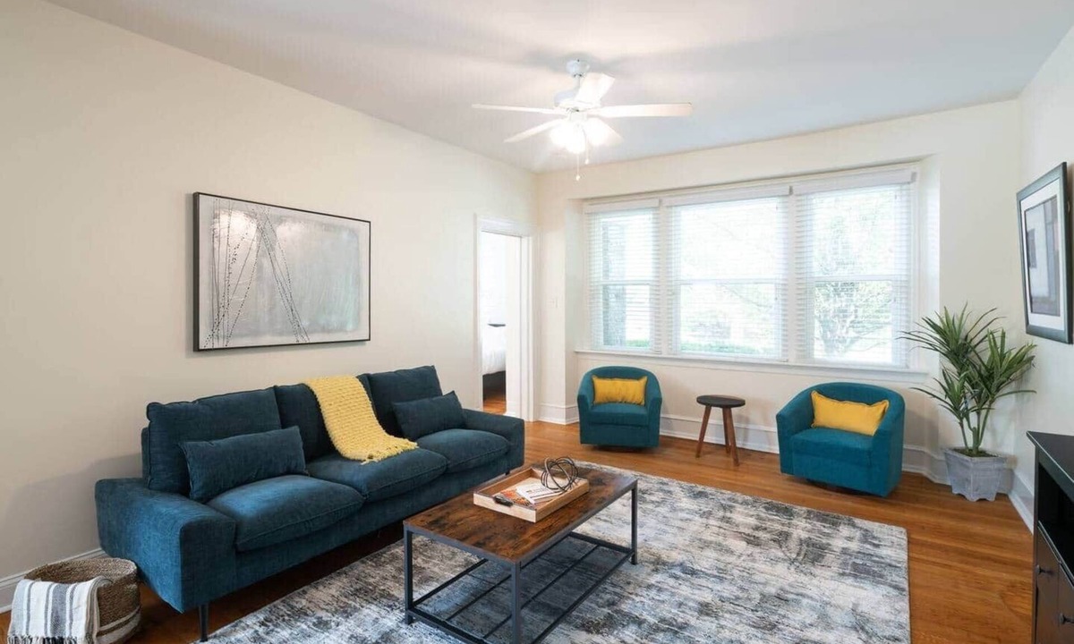 Foxcroft Square Apartment | Cool “Blue” 2-bdrm Apt in Suburbs w/Free Parking