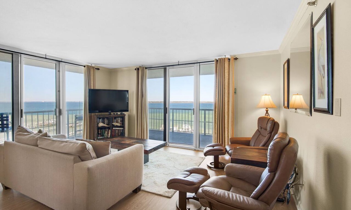 Pensacola Beach Condo | 🏖️Corner Wraparound Balcony-Walk2Beach-New UVC HVAC-Pool-3BR Tristan Towers 5A