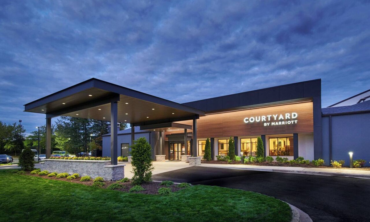 Half Day Hotel | Courtyard by Marriott Chicago Lincolnshire