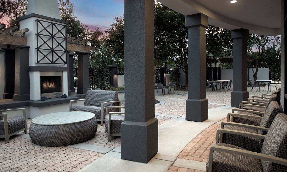 Southeast Pensacola Hotel | Courtyard Pensacola Downtown