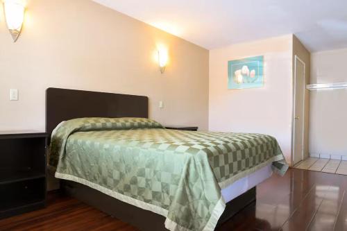 Walnut Valley Hotel | Covina Motel