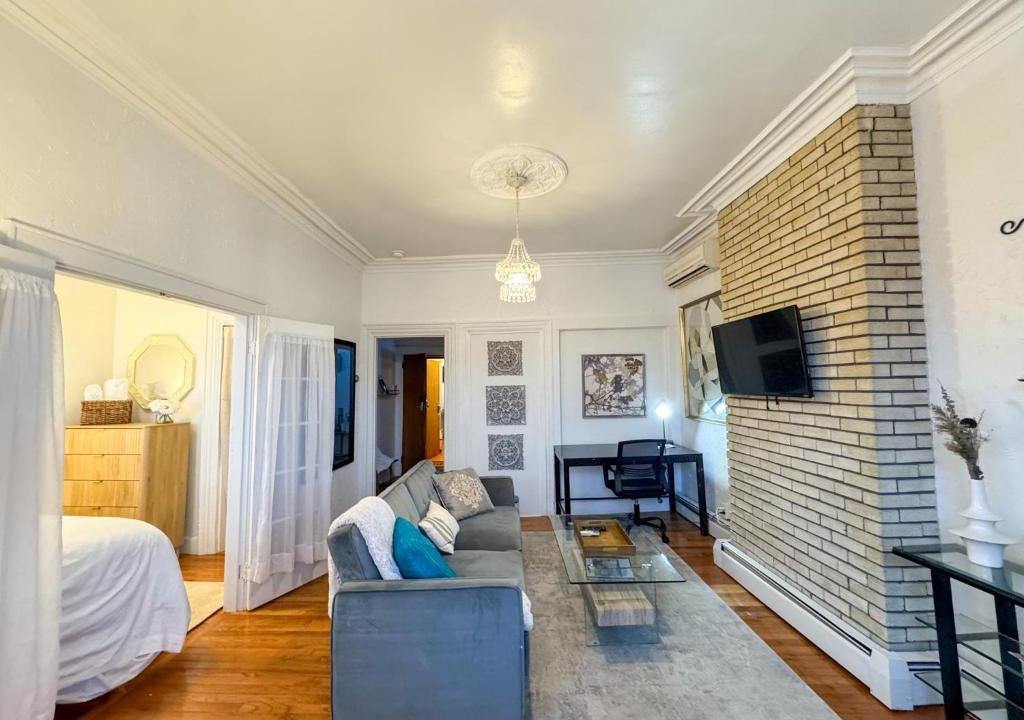 Emerson Gardens Apartment | Cozy 1Bed, 1Bath in Brookline, MBTA