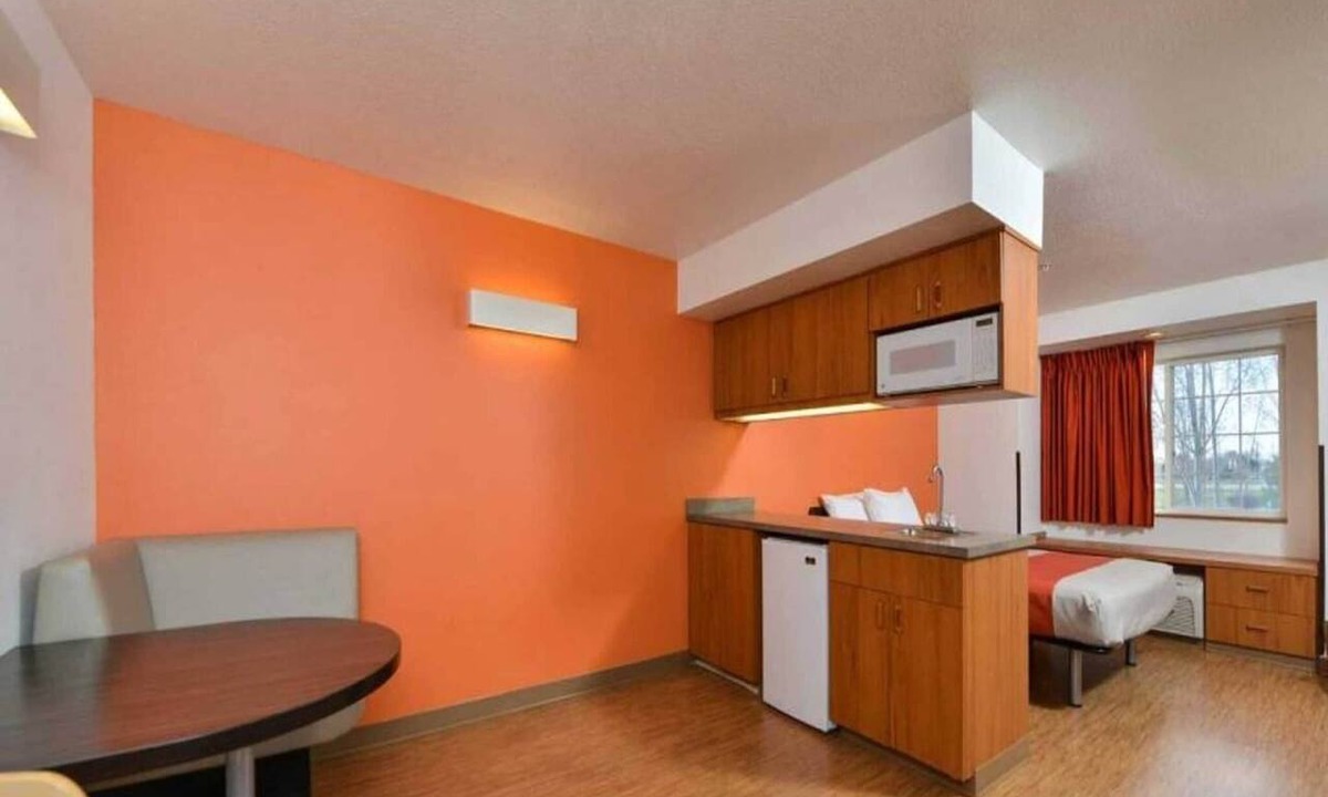 Meridian Apartment | Cozy 2-Bed Queen Room|Pool|Free Wifi