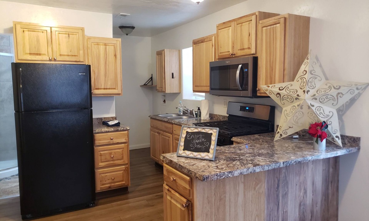 Middleton House | Cozy 2-bedroom house in beautiful Middleton ID, walking distance to Boise river!