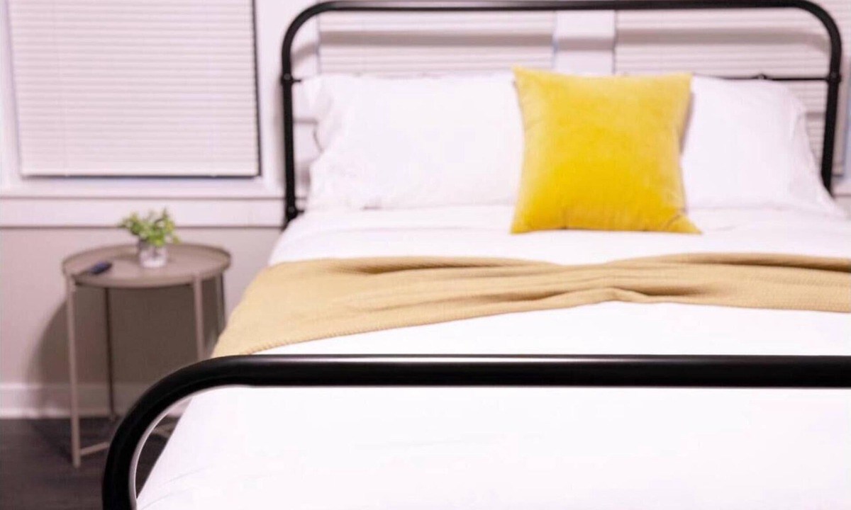 Rogers Park Apartment | Cozy apartment with AC and WiFi in awesome Chicago