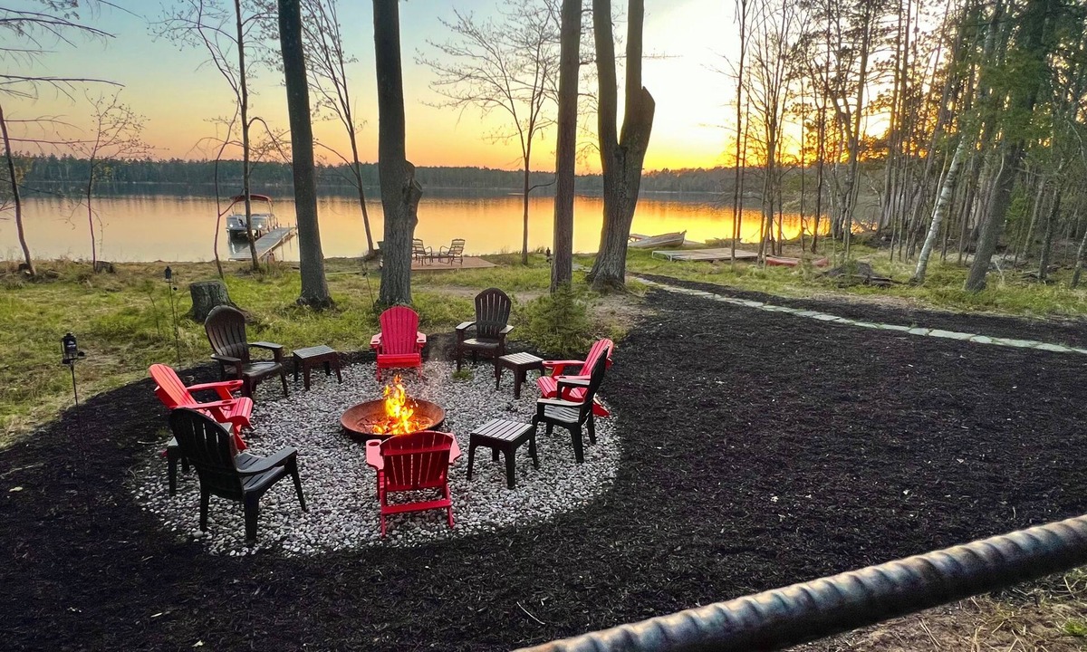 Eagle River House | Cozy Eagle River Lakeside Log Cabin on Sunset Lake