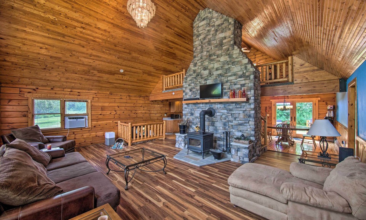 Pine Grove Cabin | Cozy Family-Friendly Pine Grove Cabin w/Fire Pit!