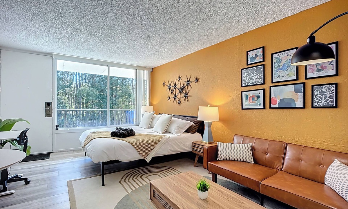 Highlands Apartment | Cozy King Studio | Zoo, DT & Jacksonville U