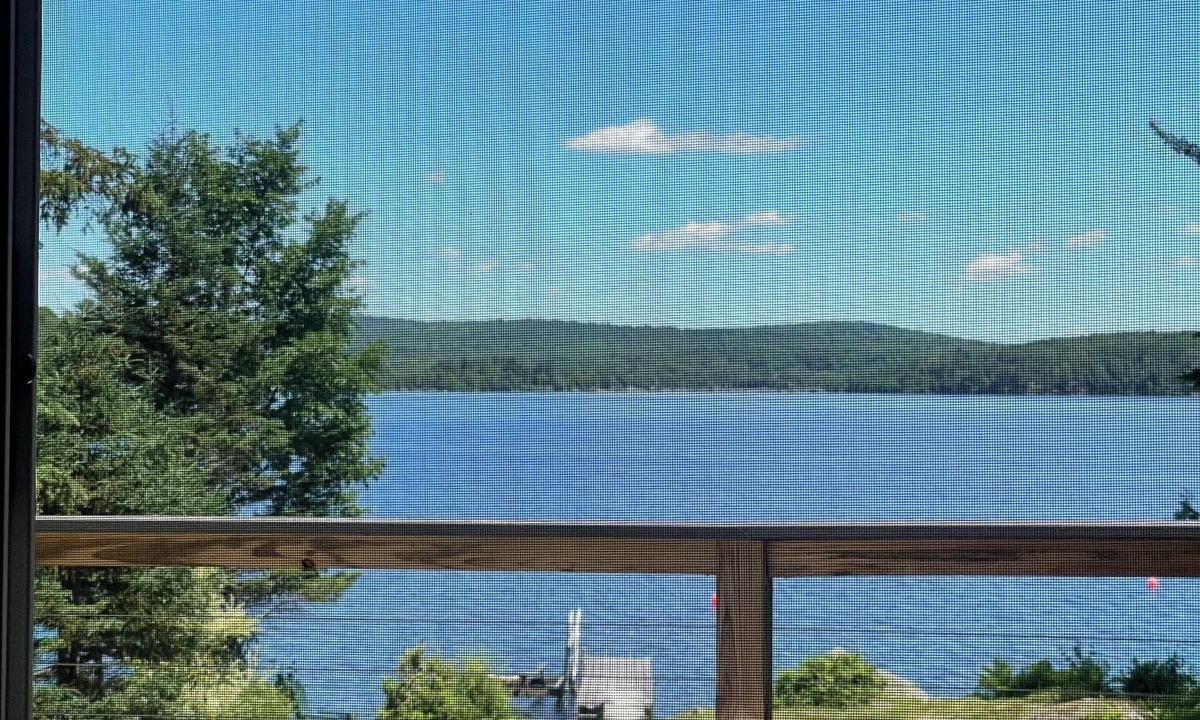 Dexter Cabin | Cozy lake house in the hear of Maine