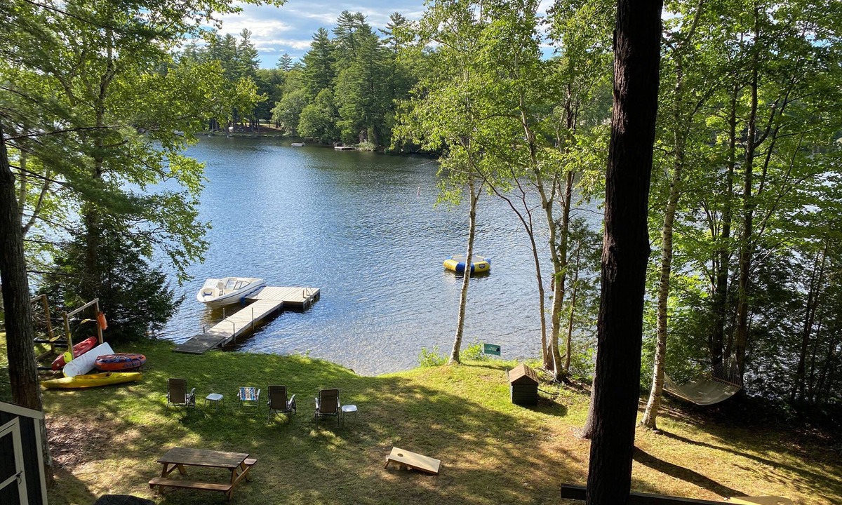 Oakland Cabin | Cozy Open Concept Lake House with Large Deck & Waterfront, perfect for families!