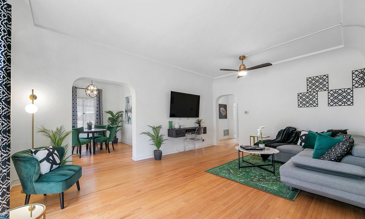Beverly Grove Hotel | Cozy Retreat by Beverly Hills w/Parking, Laundry, & Sofa Bed