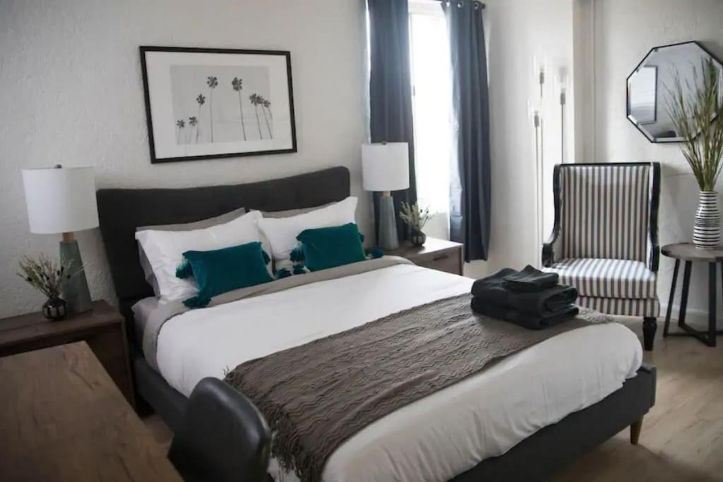 Rampart Village Apartment | Cozy Studio CDC Near Hollywood