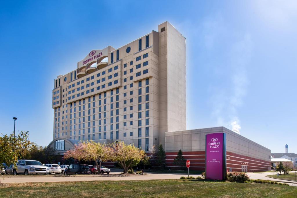 Springfield Hotel | Crowne Plaza Springfield Convention Center by IHG