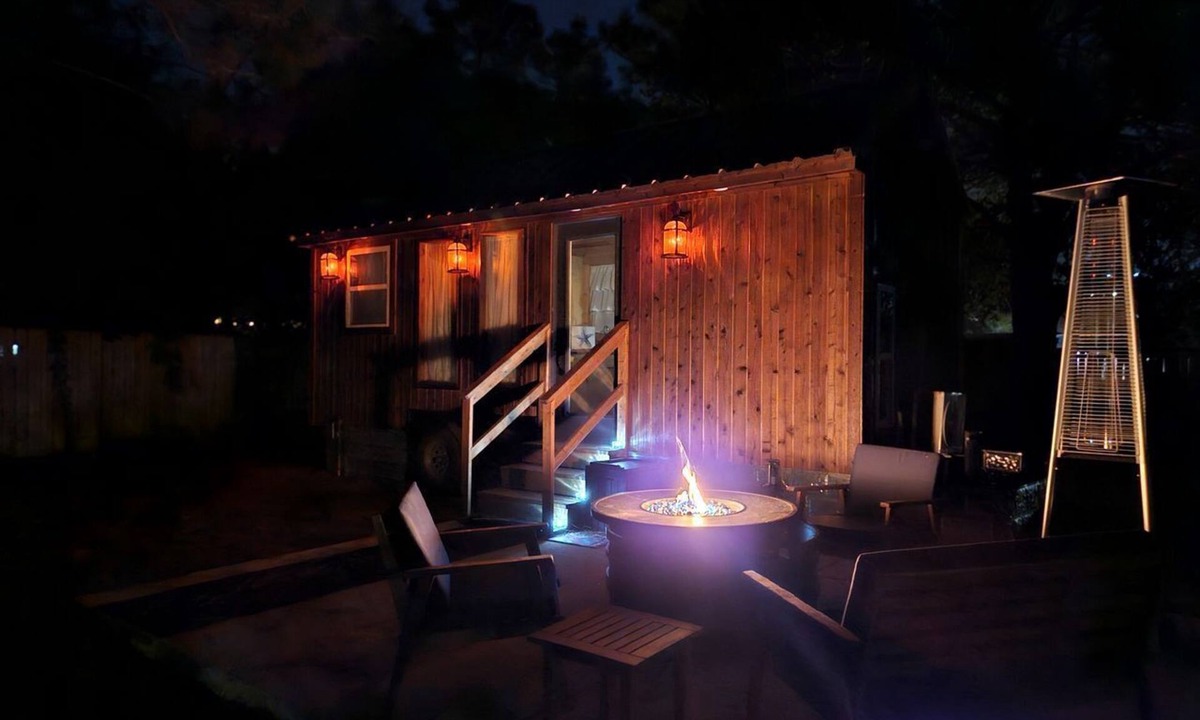 Navarre Cabin | Cute Tiny Home with Animals near the Gulf Coast in Navarre, Florida